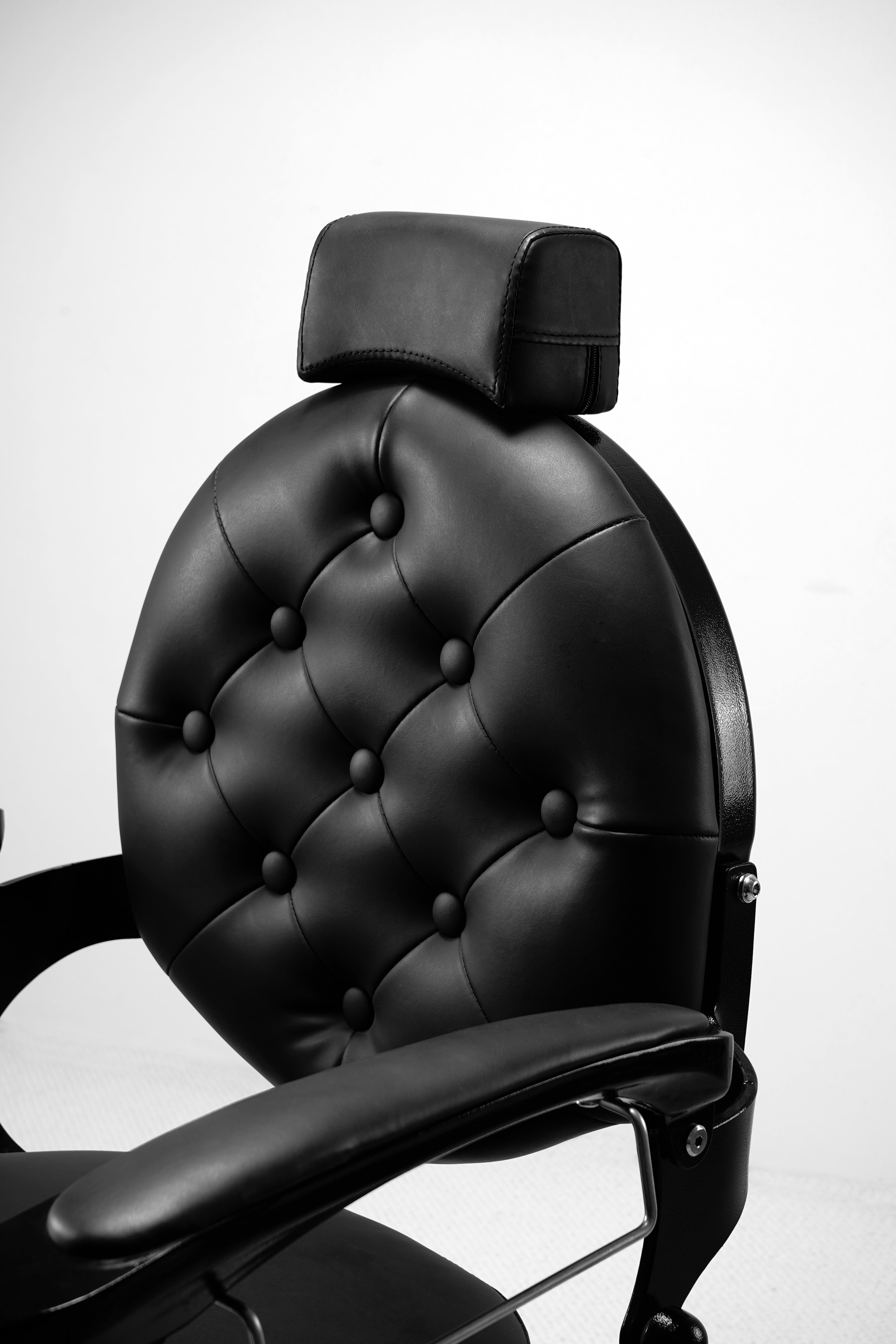 ROKK GRAND BARBER CHAIR